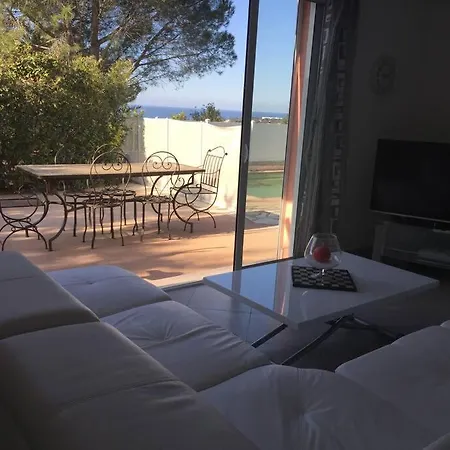 Holiday home Maison Climatisee Vue Mer Piscine Privee Plage Bandol